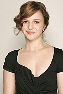 How tall is Amber Tamblyn?
